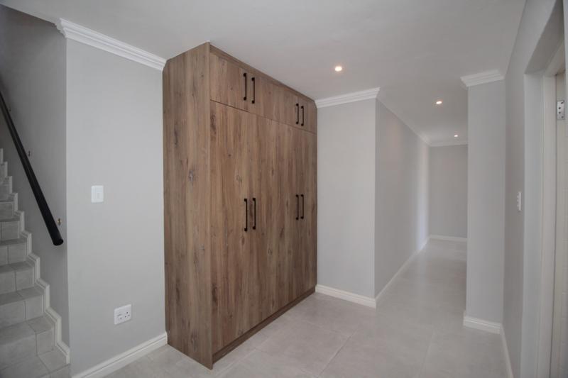 3 Bedroom Property for Sale in Fraaiuitsig Western Cape